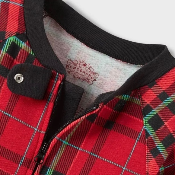 Wondershop Baby 1 Piece Baby Family Sleeper Red/Green - Picture 3 of 5